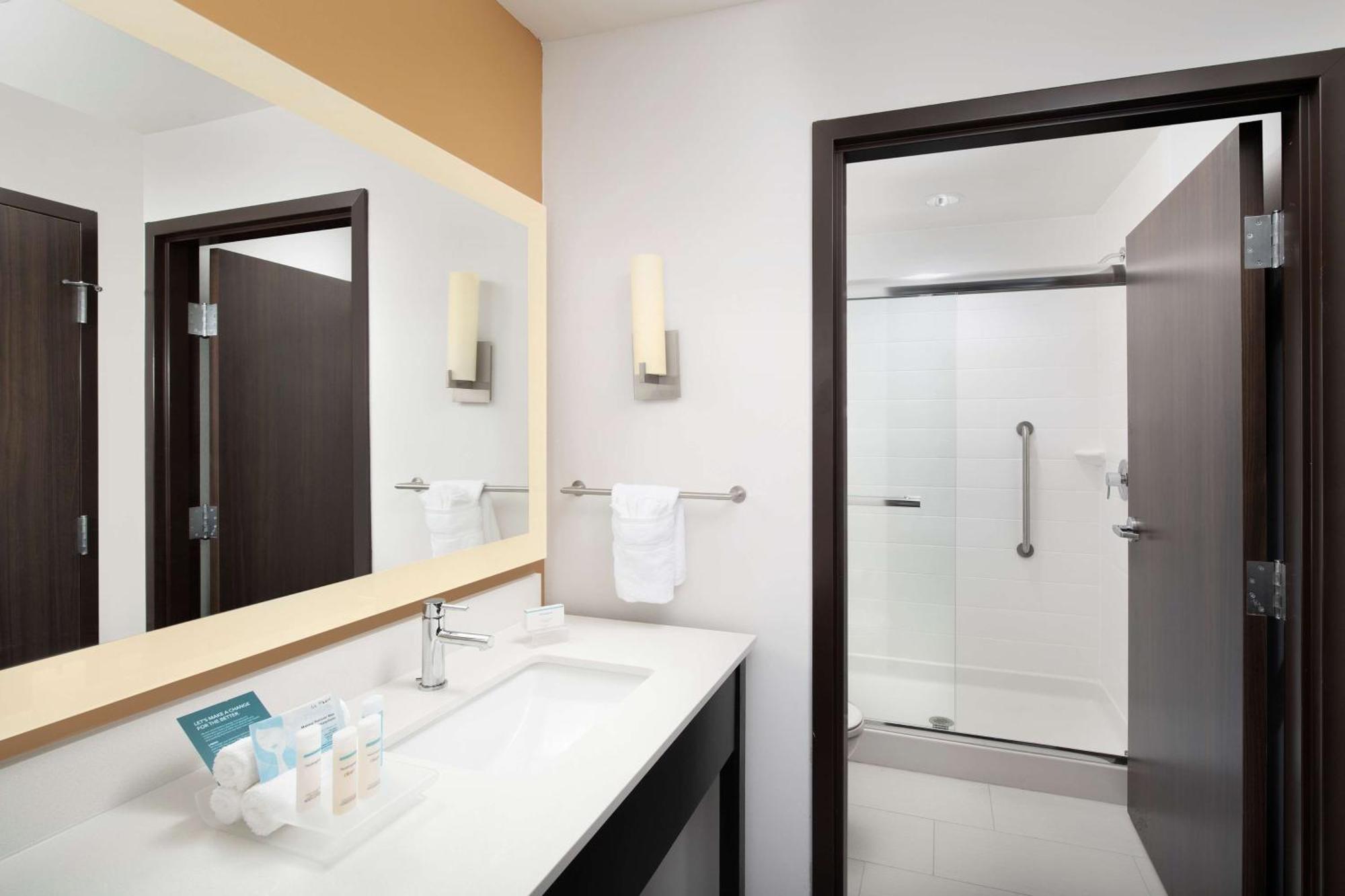Homewood Suites By Hilton Kansas City Speedway Esterno foto