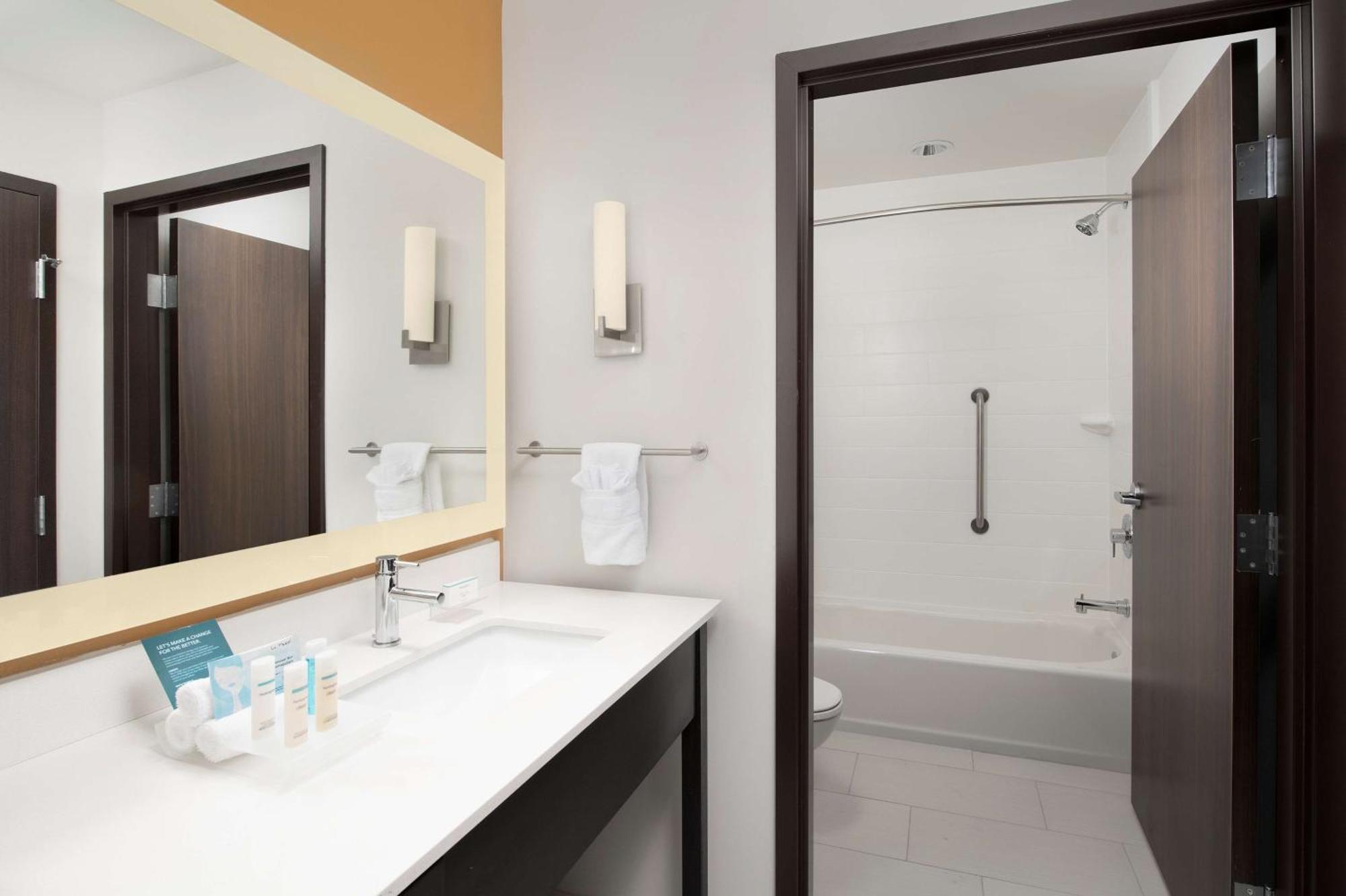 Homewood Suites By Hilton Kansas City Speedway Esterno foto