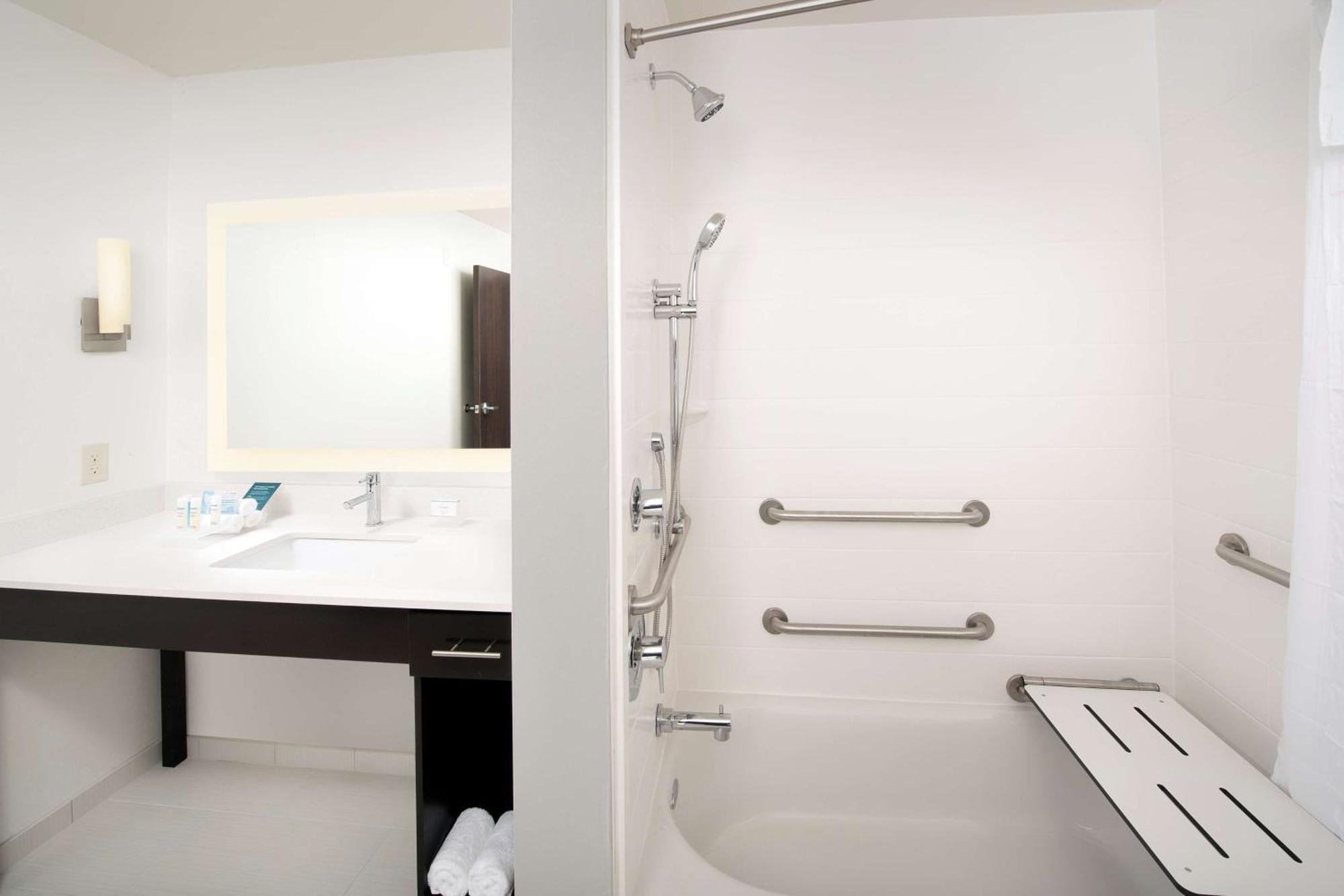 Homewood Suites By Hilton Kansas City Speedway Esterno foto